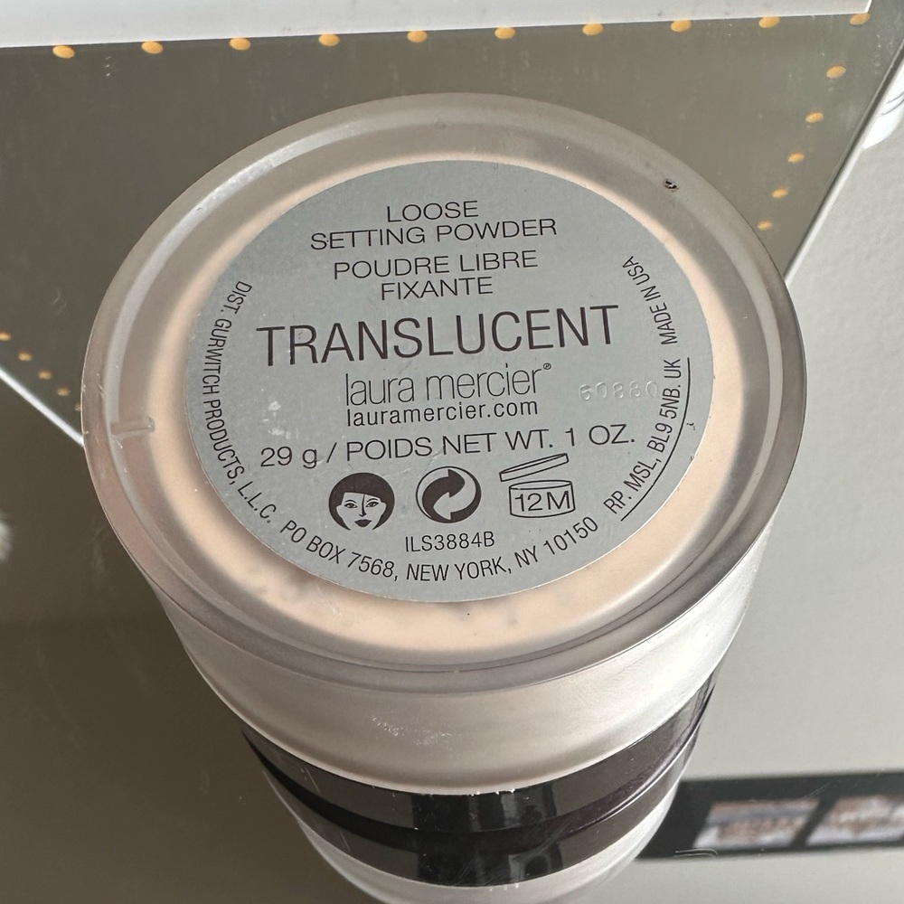 Laura Mercier Translucent Loose Setting Powder - Picture 3 of 4